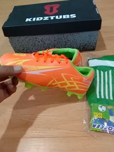 KIDZTUBS Sepatu Bola Anak Paket Komplit Sepatu Bola Tas Skin Deker Kaos Kaki Usia 6-10 Tahun Size 28 29 30 31 32 33 34 35 36 37 KDZ1114011425