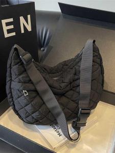 Large Capacity Dumpling Shaped Shoulder Bag for Women Lightweight Sports Style down Bag Autumn Winter New Arrival Korean Style