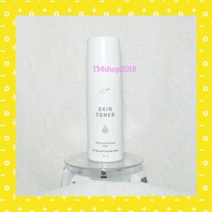 Naavagreen Skin Toner 100 gram oleh dr Fredi Setyawan: Produk Skincare Asli Penyegar Wajah\\n\\n Apa itu Naavagreen Skin Toner?\\n\\nNaavagreen Skin Toner adalah toner penyegar wajah yang dikembangkan oleh dr Fredi Setyawan, seorang ahli kulit yang terkenal di Indonesia. Toner ini dirancang khusus untuk memberikan hasil optimal dalam merawat dan memperbaiki kondisi kulit wajah Anda. Naavagreen Skin Toner memiliki komposisi alami yang aman dan efektif untuk digunakan oleh berbagai jenis kulit.\\n\\n Komposisi Alami & Manfaat\\n\\nNaavagreen Skin Toner mengandung berbagai bahan alami yang telah terbukti efektif dalam merawat dan melindungi kulit wajah. Beberapa manfaat utama dari toner ini meliputi:\\n\\n- Membantu menghilangkan kotoran dan sisa make-up yang tersisa di kulit wajah\\n- Menyeimbangkan pH kulit dan membantu menutrisi kulit\\n- Meningkatkan elastisitas dan kelembaban kulit\\n- Melindungi kulit dari kerusakan akibat paparan sinar matahari\\n\\n Cara Kerja Toner Penyegar Wajah\\n\\nNaavagreen Skin Toner bekerja dengan cara membantu membersihkan dan menyeimbangkan pH kulit wajah Anda. Dengan menggunakan toner ini secara rutin, Anda dapat mengharapkan kulit wajah yang lebih bersih, lembut, dan sehat.\\n\\n Bagaimana Menggunakan Naavagreen Skin Toner?\\n\\nUntuk mendapatkan hasil optimal dari Naavagreen Skin Toner, ikuti langkah-langkah penggunaan berikut:\\n\\n1. Bersihkan wajah Anda dengan pembersih wajah yang sesuai dengan jenis kulit Anda.\\n2. Tuangkan sedikit toner ke dalam kapas atau bola kapas.\\n3. Oleskan toner ke seluruh wajah Anda dengan gerakan memutar.\\n4. Biarkan toner meresap ke dalam kulit selama beberapa menit sebelum melanjutkan dengan langkah perawatan kulit lainnya.\\n\\n Tips Menggunakan Toner untuk Kulit Wajah\\n\\nBerikut adalah beberapa tips yang dapat membantu Anda mendapatkan hasil optimal dari penggunaan Naavagreen Skin Toner:\\n\\n- Gunakan toner setelah membersihkan wajah dan sebelum menggunakan pelembab atau produk perawatan kulit lainnya.\\n- Jika Anda memiliki kulit sensitif, lakukan uji coba pada area kecil kulit sebelum menggunakan toner secara luas.\\n- Jika Anda memiliki masalah kulit tertentu, seperti jerawat atau kemerahan, diskusikan dengan dokter kulit Anda sebelum menggunakan toner ini.\\n\\n Keunggulan Naavagreen Skin Toner\\n\\nNaavagreen Skin Toner menawarkan beberapa keunggulan dibandingkan produk toner lainnya di pasaran:\\n\\n- Komposisi alami yang aman dan efektif untuk digunakan oleh berbagai jenis kulit\\n- Dikembangkan oleh ahli kulit yang terpercaya, dr Fredi Setyawan\\n- Ukuran 100 gram yang praktis dan ekonomis untuk digunakan sehari-hari\\n\\n Kelebihan Toner Asli 100 Gram\\n\\nNaavagreen Skin Toner tersedia dalam ukuran 100 gram yang praktis dan ekonomis untuk digunakan sehari-hari. Dengan ukuran ini, Anda dapat mengharapkan hasil optimal dalam merawat dan melindungi kulit wajah Anda.\\n\\n Perbandingan dengan Produk Lainnya\\n\\nNaavagreen Skin Toner menawarkan beberapa keunggulan dibandingkan produk toner lainnya di pasaran, termasuk:\\n\\n- Komposisi alami yang aman dan efektif untuk digunakan oleh berbagai jenis kulit\\n- Dikembangkan oleh ahli kulit yang terpercaya, dr Fredi Setyawan\\n- Ukuran 100 gram yang praktis dan ekonomis untuk digunakan sehari-hari\\n\\nJadi, jika Anda mencari toner penyegar wajah yang efektif dan aman untuk digunakan, Naavagreen Skin Toner adalah pilihan yang tepat untuk Anda.\"