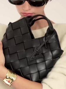 VERAFIED | Luxurious High-end Autumn Small Crowd Handbag Genuine Leather