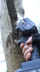 6’’/8‘’ Cordless Chainsaw Portable Electric Chain Saw Rechargeable Pruning Saw Cutter Electric Pole Saws for Tree Trimming