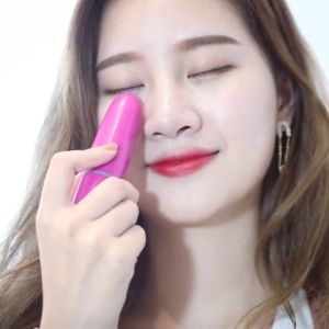 (Sales Quà) Bút Massage mắt mini cầm tay 208 - Electric Mini Vibrations Pouch Eye Massage Pen (Bút Massage mini cầm tay máy mát xa mắt mini) (Massage Device Pen Electric Eye Massager Vibration)