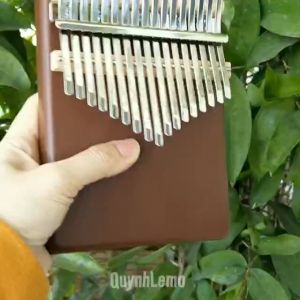 Đàn kalimba 17 phím nguyên khối chữ nhật màu nâu QUYNHLEMO Kalimba tặng búa khăn lau túi rút tài liệu giấy dán.