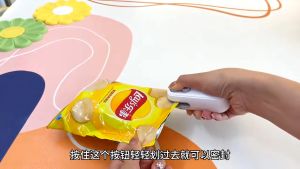 Mini Sealer Machine USB Rechargeable Sealer Plastic Bag Sealing Machine Heating Strip Home Food Sealer Heat Sealer Machine