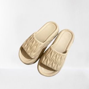sandal karet cewek bahan premium anti slip tidak licin nyaman di pakai tidak sakit ukuran pas empuk  kekinian keren bikin kece di pakai setiap hari