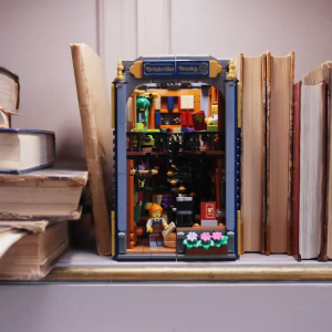 LEGO Icons 11379 Bookshop: Book Nook (1690 Pieces)