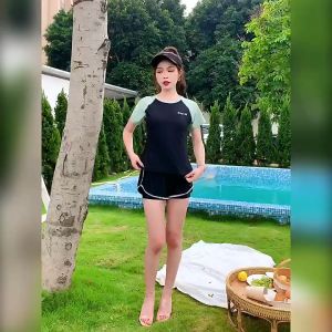 [ชู้] ชุดว่ายน้ำผู้หญิง แขนสั้น ขาสั้น ทรงสปอร์ต เนื้อผ้าดี ใส่สบาย 9010