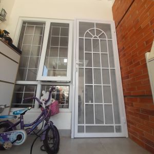 pintu tralis besi hollow kawat nyamuk