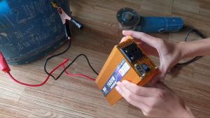 Bộ kích điện 12v lên 220v Sin chuẩn TUGEE 1600W thông minh hàng cao câp cho ô tô gia đình