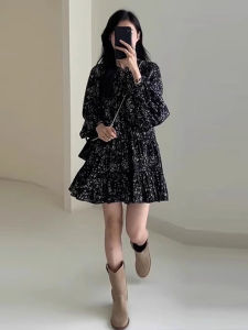 Karrar betsey | Đầm Dài Ngắn In Hoa Màu Đen