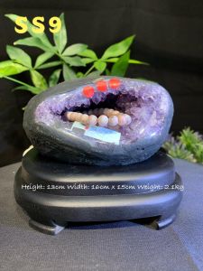 Attract Wealth & Noble Connections · Natural Amethyst Money Bag 💰 招贵人 · 聚财气 · 天然紫水晶钱袋 💰紫晶带有彩光🌈 ✔️ 洞深 6.5cm
