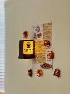 American Style Coffee Shop Magnetic Absorption Coffee Sign Decorative Side-Suction Light Fridge Magnet Memo Iron