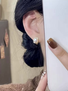 Authentic Gold Plated Copper Pearl Earrings French Vintage Small Square Versatile Daily Commute Simple New Chinese Style Ear Hooks
