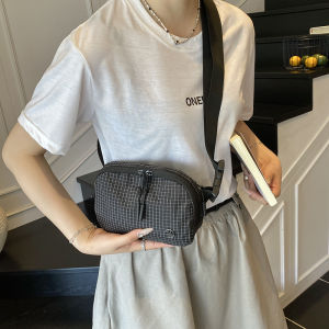 กระเป๋าสะพายข้างผ้าไนลอนลายสก็อตแบบลำลองสำหรับผู้ชายและผู้หญิง กระเป๋าสะพายข้างแบบสะพายข้างแบบลำลอง กระเป๋าใส่ของขนาดเล็ก กระเป๋าแฟชั่นสำหรับวัยรุ่น