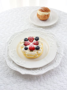 French Style Relief Bellflower White Ceramic Vintage Flower Embossed Dessert Plate Afternoon Tea Plate Western Pastry Fruit Plate