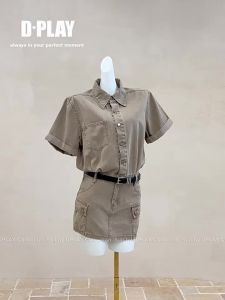 D-PLAY | Đầm Denim Màu Khaki Duyên Dáng Cổ Trụ