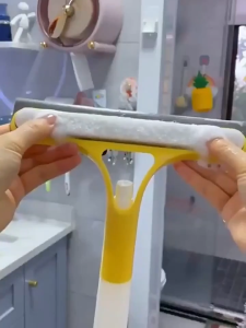 ที่เช็ดกระจกพร้อมแปรงและไม้รีด 3 สี ทำความสะอาดหน้าต่าง-ปัดน้ำฝน ไม่เหลือคราบ ใช้งานคล่องตัว ME0066