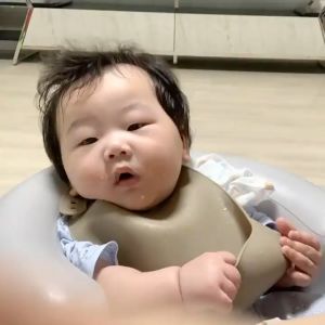 ẾM ĂN DẶM SILICON EDISON NỘI ĐỊA HÀN QUỐC DÀNH CHO BÉ TỪ 6 THÁNG ĐẾN 2 TUỔI