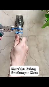 Konektor Selang Sambungan Kran Air Flexible / Water Faucet Connection Hose Connector / Alat Penyambung Kepala Keran Kamar Mandi Wastafel Cuci Piring Adaptor Selang Anti Splash - HOMIA