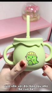 Cốc tập hút silicone cho bé có hoạt tiết dễ thương có tay cầm và kèm ống hút silicone dễ vệ sinh