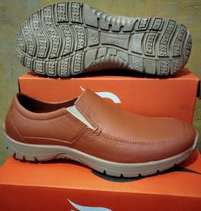 sepatu karet pria 4tt 578 Tan