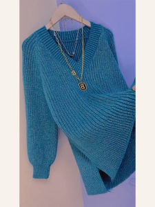 QFN | V-neck Relax Fit Klein Blue Sweater Knitwear