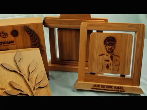 Prasasti Alam (Plakat Bambu Handmade)