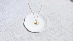 Bandai | Simple Exquisite Arrow Pendant Necklace Fashionable and Creative Personality Mens and Womens Jewelry Gift for Friends