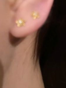 3D หูทองคำแท้ ลายดอกไม้ 90% ทอง ขาย จำนำ ถูกที่สุด ต้องการฝังพลอย