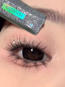 Glimmering Natural Looking Eyelash Mascara