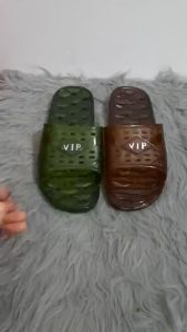Dép lỗ VIP dép nhựa đi trong nhà tắm chống trơn trượt dẻo dai dành cho cả nam và nữ