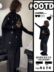 เสื้อยืดแขนสั้นสีดำไซส์ใหญ่สำหรับผู้หญิง แฟชั่นฤดูร้อน 2025 เสื้อสเวตเตอร์มีลูกดุม ทรงหลวม ยาวปานกลาง เสื้อผ้าทำงาน