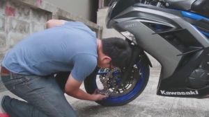 เป็นล็อคมอเตอร์มีเสียง กันน้ำ กุญแจ ล็อคดิส 7มม แบบ 110 dB ที่ล็อคมอเตอร์ไซค์