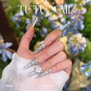 Handmade Detachable Snowflake Nail Tips Bright Color Series Rotating Snowflake Flashing Wearable Nail Art from China
