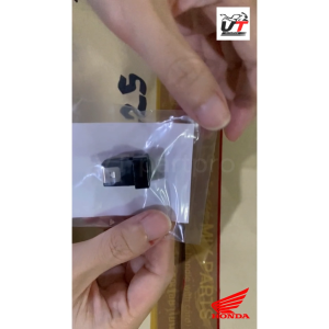 ตัวล็อกฝาครอบหน้า PCX125/PCX150/Click125i/ADV150 แท้ศูนย์ 81142-K01-901