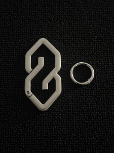 KGSC Original S-Shaped Metal Keychain Pendant High-End Fashion Accessory Waist Hanging Ornament Unique Design Belt Buckle