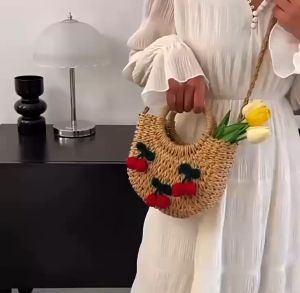 กระเป๋าสาน กระเป๋าผู้หญิง สไตล์ Summer รูปทรงดีไซน์สวยงาม กระเป๋าสาน Haft moon สายสะพายข้าง งานสาน hand made