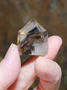 27mm Polished Green Phantom Quartz point with clear "mountain" like inclusion [Natural Crystal] 27毫米绿幽灵水晶柱