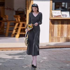 Elegant Pure Color Long Dress with Pleated Heart Collar by White Deer Language 2025 Spring Collection Womens Fashion Dress