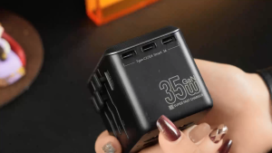 Cas Fon WEKOME OFFICIAL Portable International Travel Adapter 35W Fast Charging Universal Socket 3 Pin Plug LRWPU69