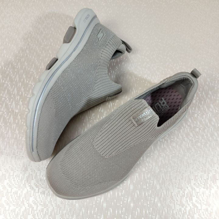 On Shoes Skechers Gowalk Slip On SEPATU SKECHERS SEPATU