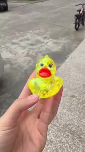 Schylling | Đồ Chơi Bóp Mềm Vị Mạch Nha Hình Vịt Aurora Dễ Thương Giảm Stress Quà Tặng Sáng Tạo Cho Người Lớn