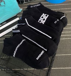 Trendy Mens Boat Socks Anti-Odor Sweat-Absorbing Antibacterial Short Sports Socks for Students Black White Cotton Crew Socks