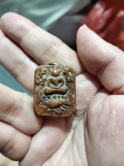 รูปจากผู้ขายบน Lazada: หลวงพ่อปาน วัดบางนมโค อยุธยา พิมพ์ขี่เม่น 🦡 ตั้งราคา ฿150 ขายแล้ว 13 ชิ้น