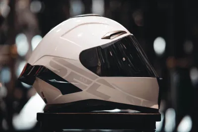 SEC ACE SOLID Full Face Helmet Gloss / Matte Black / Gloss White