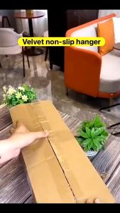 10pcs Sets Non-slip Velvet Hangers: Space-saving & Durable