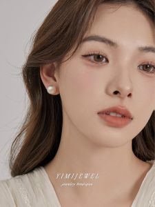 ต่างหูรูปไข่มุกสไตล์ย้อนยุคแบบไร้รูหูสำหรับผู้หญิง เครื่องประดับแฟชั่นแบบไม่มีรูหู ต่างหูรูปดอกไม้ขนาดใหญ่ วัสดุอื่นๆ