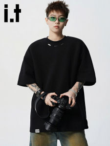 izzue | Sleek Black Short Sleeve Mens T-shirt