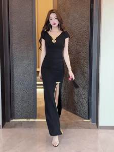 AMMIN 2025 Spring and autumn new Chinese hollow r disc buckle V-neck short-sleeved improved version of cheongsam in long A-frame fashion irregular slit design elegant dress
