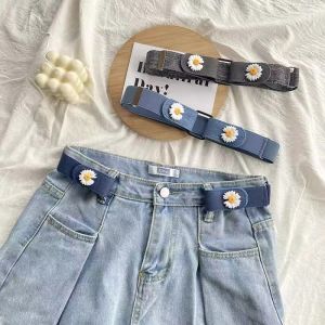 Nicedays🍒Fashion Jeans Tanpa Jejak Elastis Sabuk Tak Terlihat Wanita Ins-Style Spring Daisy Decorated Accessory